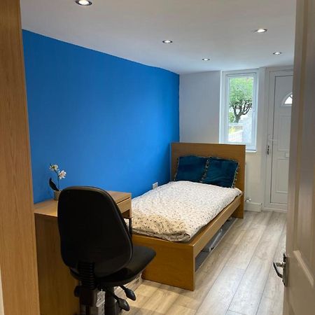 One Bedroom In Spacious Bungalow, Free Parking & Private Entrance EDI Exterior foto