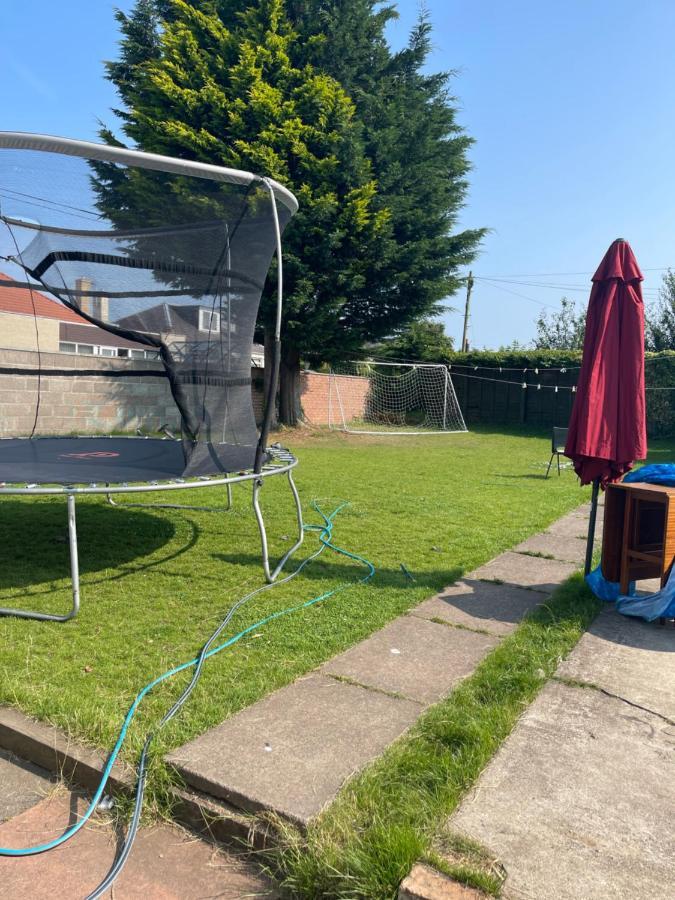 One Bedroom In Spacious Bungalow, Free Parking & Private Entrance EDI Exterior foto