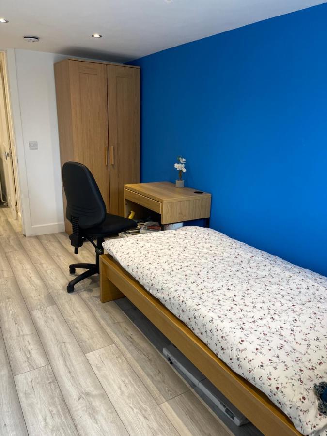 One Bedroom In Spacious Bungalow, Free Parking & Private Entrance EDI Exterior foto